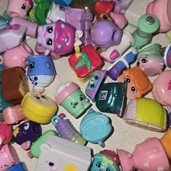 Shopkins Large Bundle 355 Pieces!!! - Picture 6 of 16